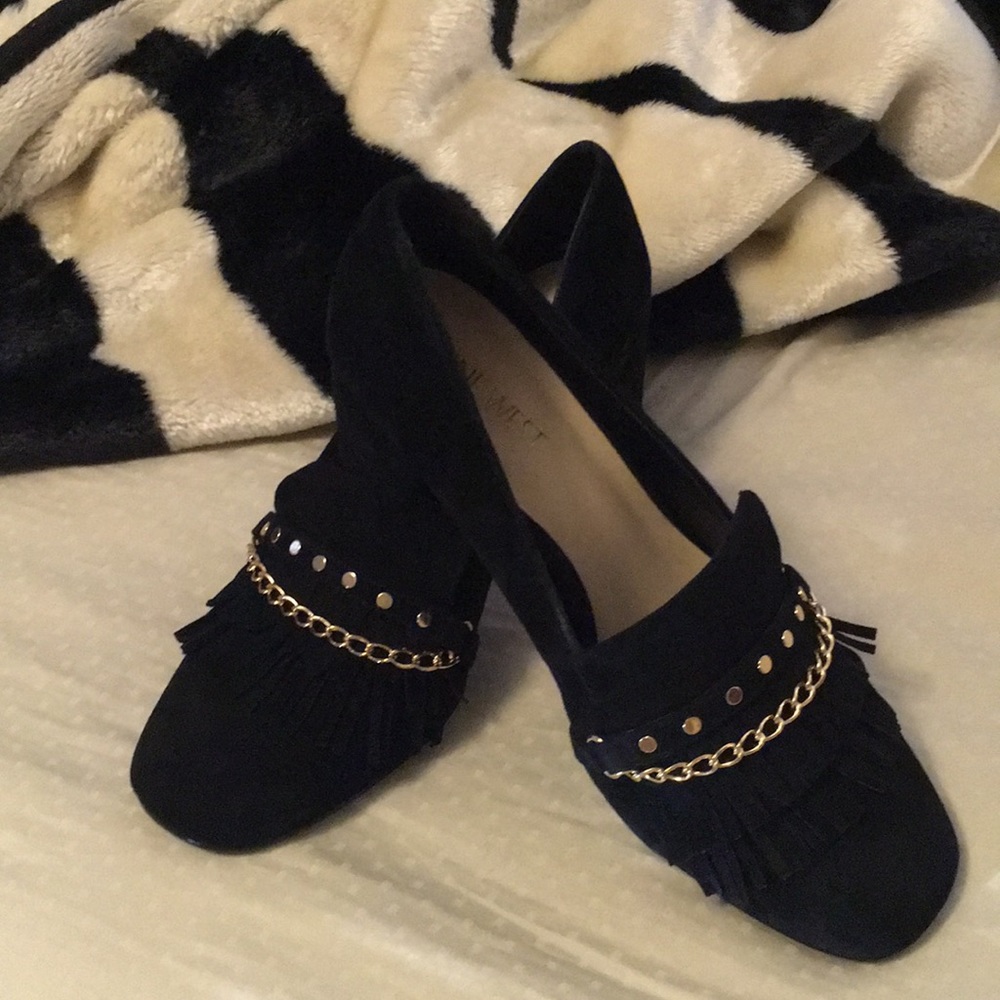 NWT: Nine West black suede pump with gold accent. - Picture 4 of 4